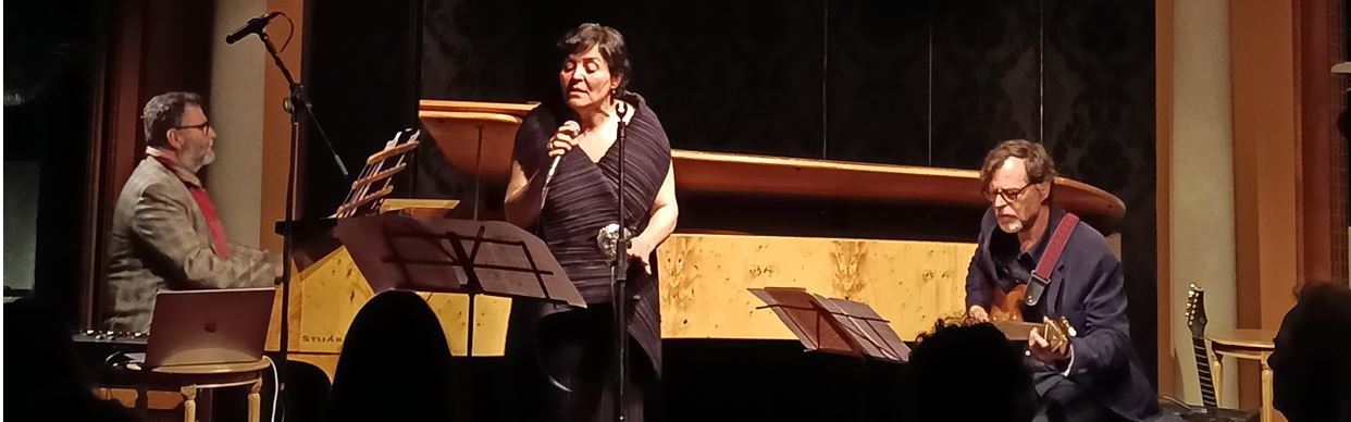 Kew Court House Live: Tripudiis Sonis Variis