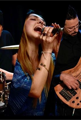 Kew Court House Live: Arandú