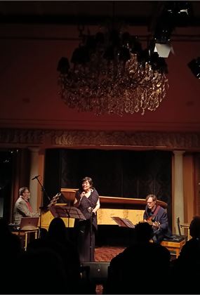 Kew Court House Live: Tripudiis Sonis Variis